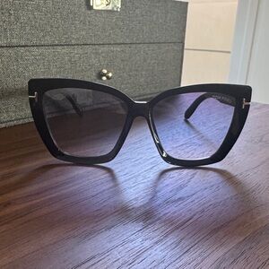Tom Ford Elegant Black Square Glasses